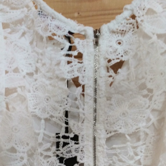 Valentine Lace W/Silver Metal Detailing - Picture 3 of 6
